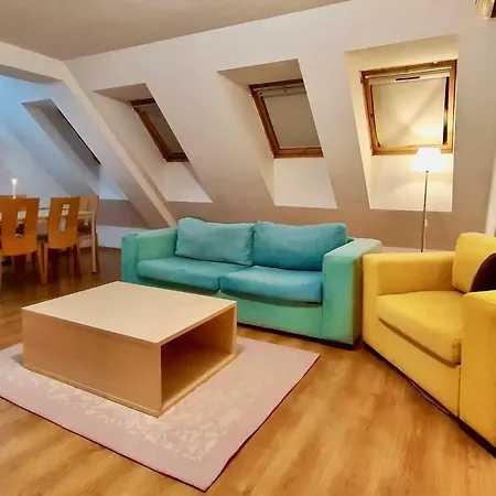 Apartment 8.2 *